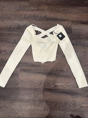 Le Lis Cream Long-Sleeve Crisscross Crop Top